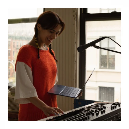 13-inčni MacBook Air M2 sa 8‑jezgarnim CPU-om, 8‑jezgarnim GPU-om, 16GB objedinjene memorije i 256GB SSD-om - Midnight