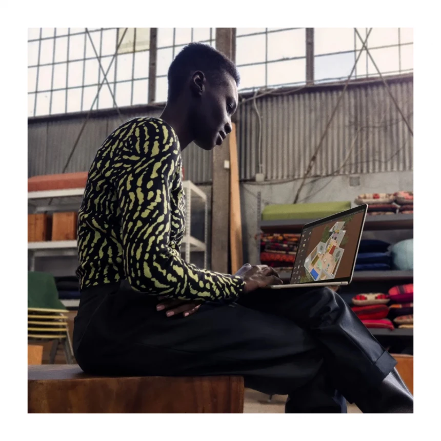 13-inčni MacBook Air M3 sa 8-jezgarnim CPU-om, 8-jezgarnim GPU-om, 8GB objedinjene memorije i 256GB SSD-om - Space Gray