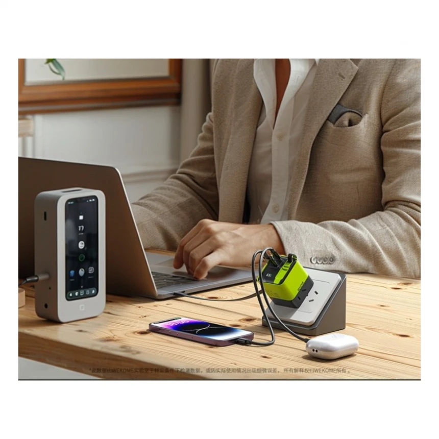 WEKOME WP-U39 Superbrzi Strujni GaN punjač, 2-porta USB (3.0 i 3.1 tip C) 65W sa displlejom i USB 3.1 tip C kablom 0.8m, žuti